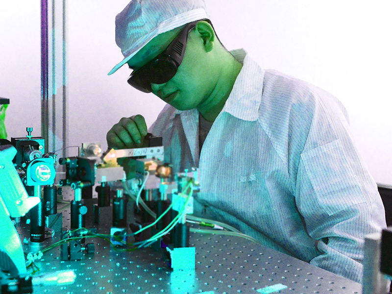 What should you pay attention to when using a laser marking machine?